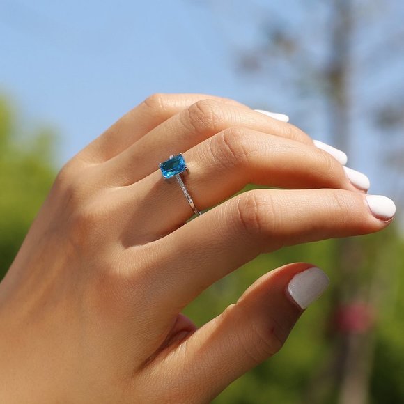 💝 Radiant Cut Pure Royal Blue Gemstone Zircon Macro Rings for Women, PD0… - Picture 6 of 7